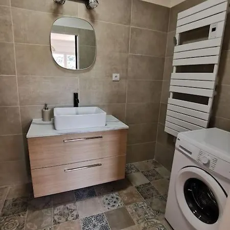 2 Ou 4 Personnes. Daire