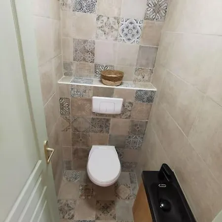 2 Ou 4 Personnes. Venaco (Corsica)