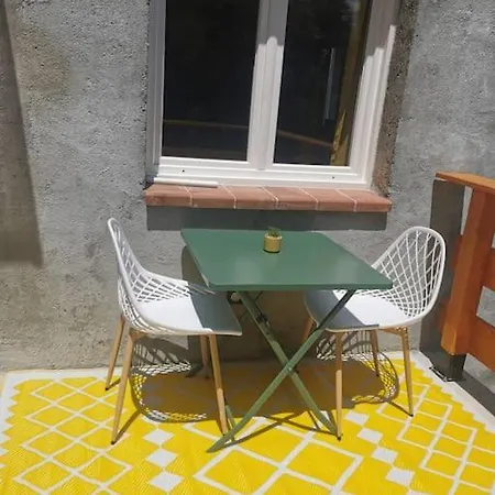 2 Ou 4 Personnes. Venaco (Corsica)