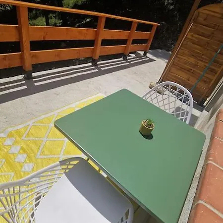 2 Ou 4 Personnes. Venaco (Corsica)